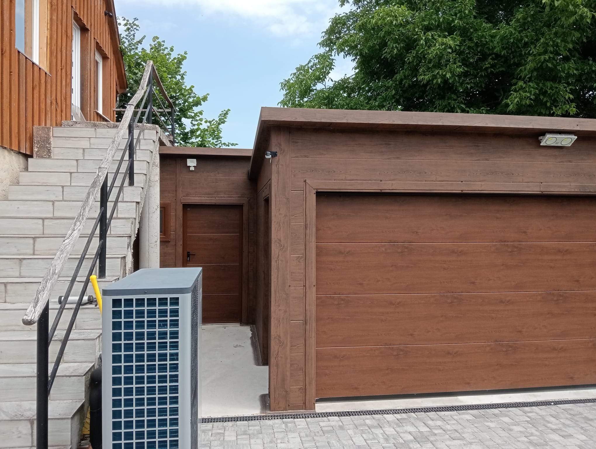 Garázs beépített kazánházzal 2