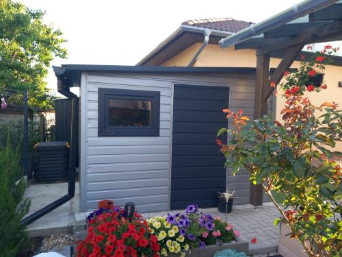 Lemez + 5 cm szendvicspanel garázs