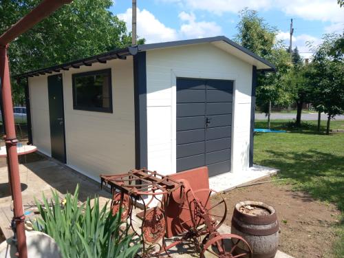 5 cm szendvicspanel garázs