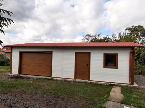 10 cm PIR szendvicspanel garázs